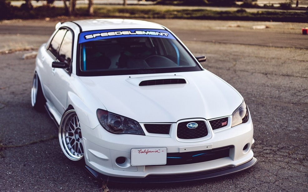Subaru Impreza WRX STI белая