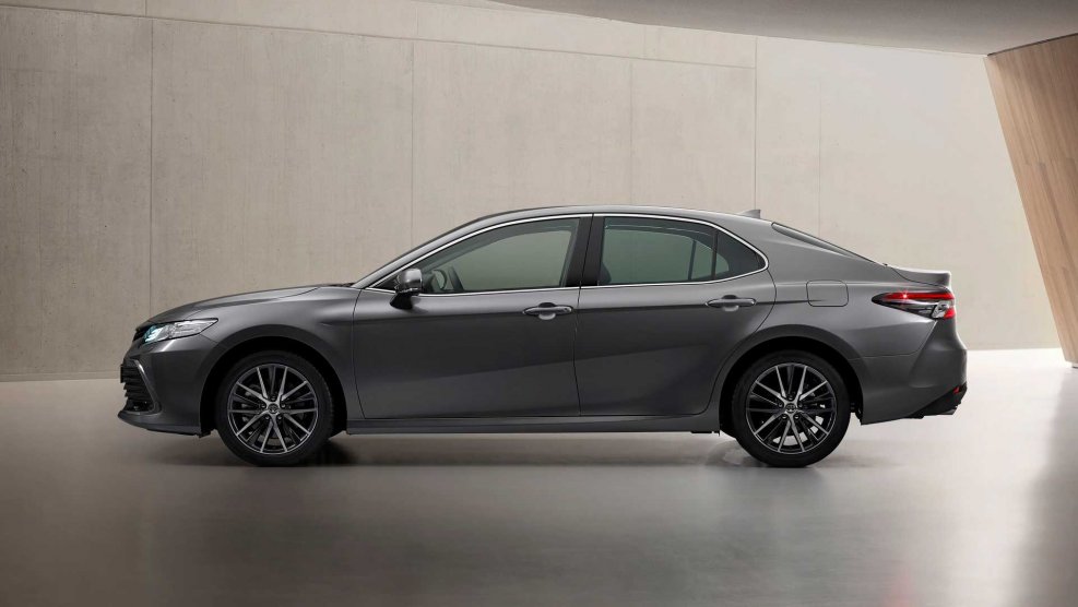 Toyota Camry 2021