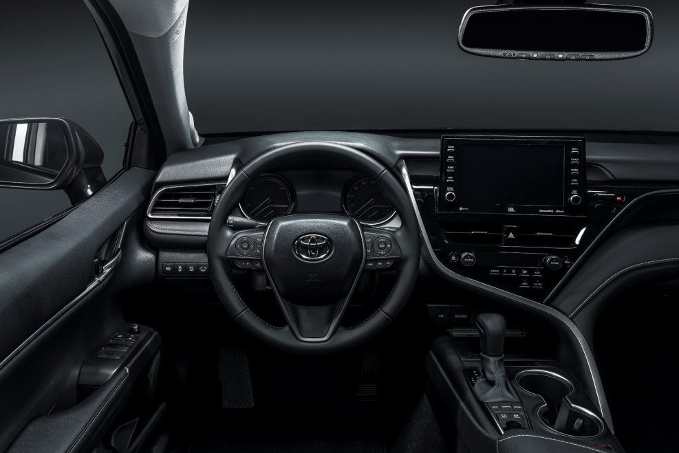 Тойота Camry 2021