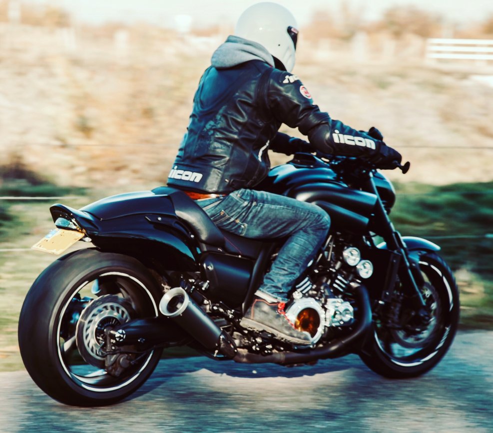 Suzuki v Max 1700