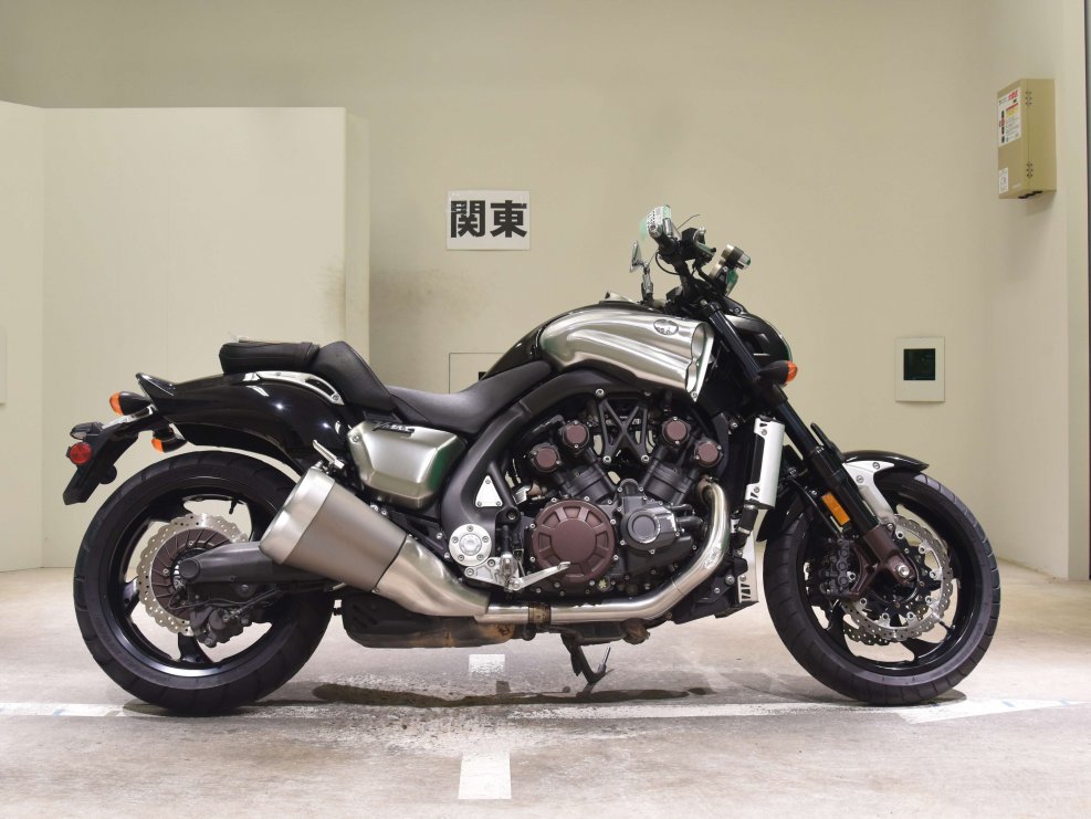 Yamaha v-Max Hyper modified