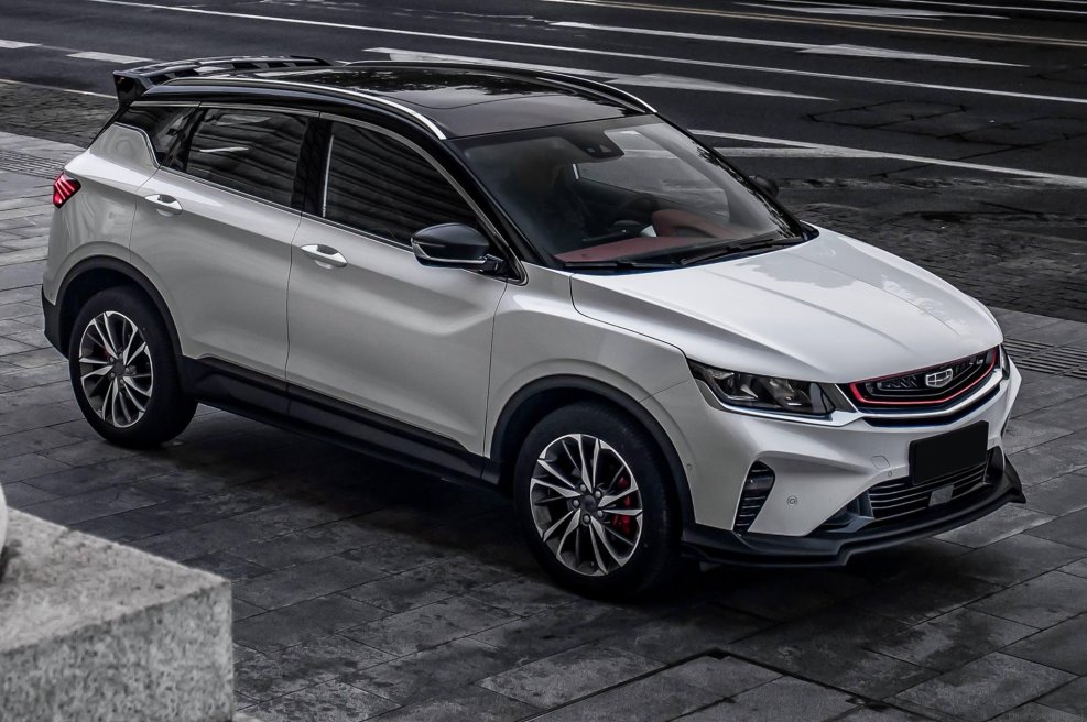 Geely Coolray серебро