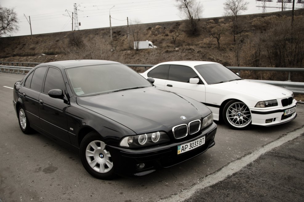 BMW e39 черная