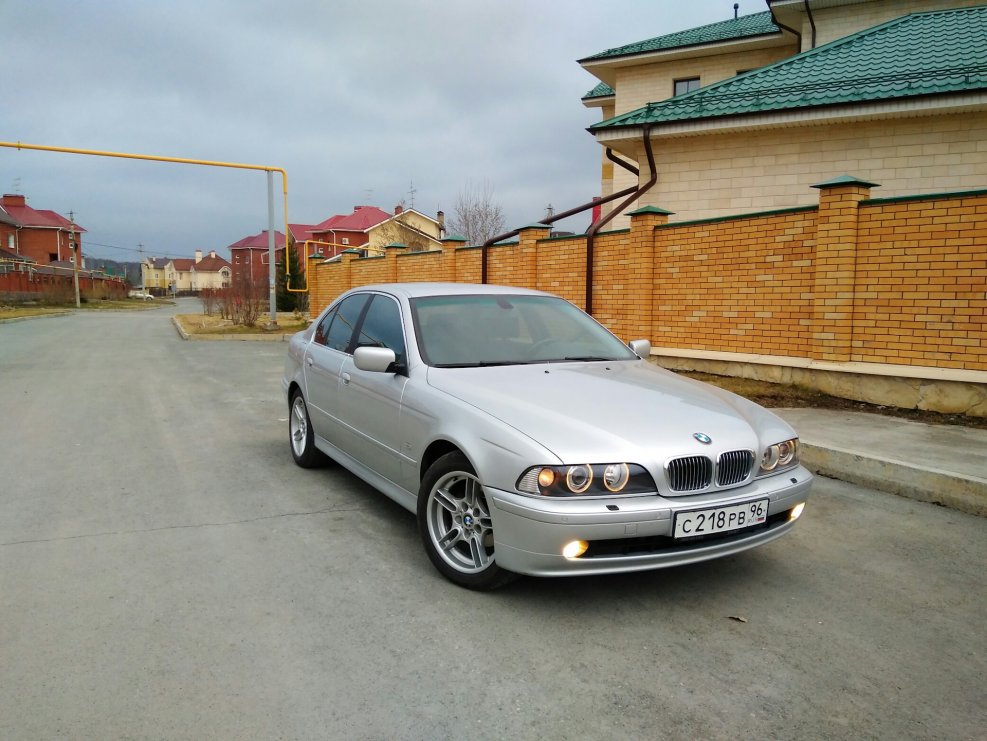 BMW 5 е39 белый сатин