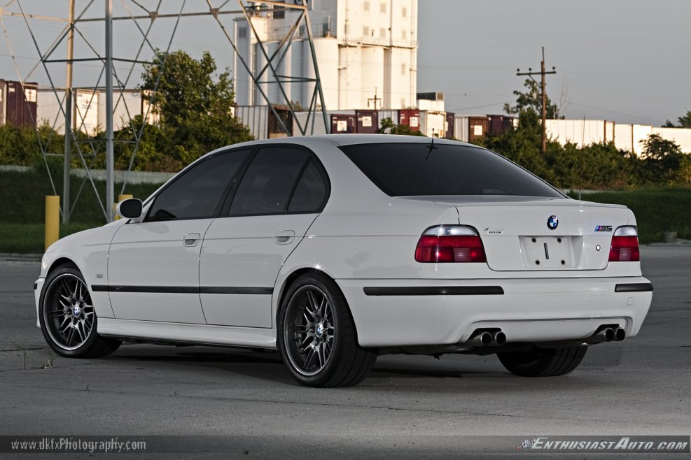 BMW e39 белая