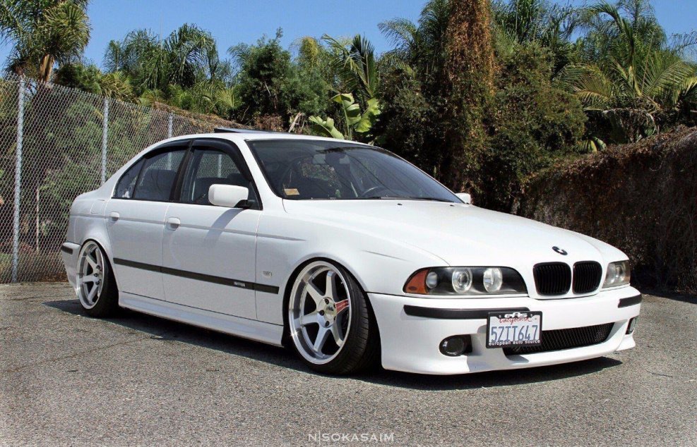 BMW e39 белая