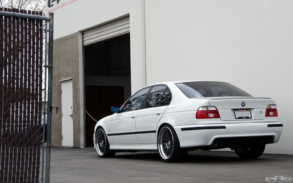BMW e39 белая