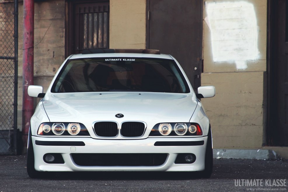 BMW e39 белая