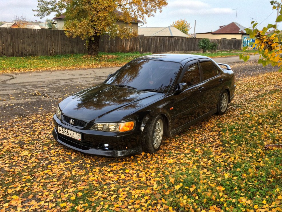 Старая Хонда Аккорд 2000