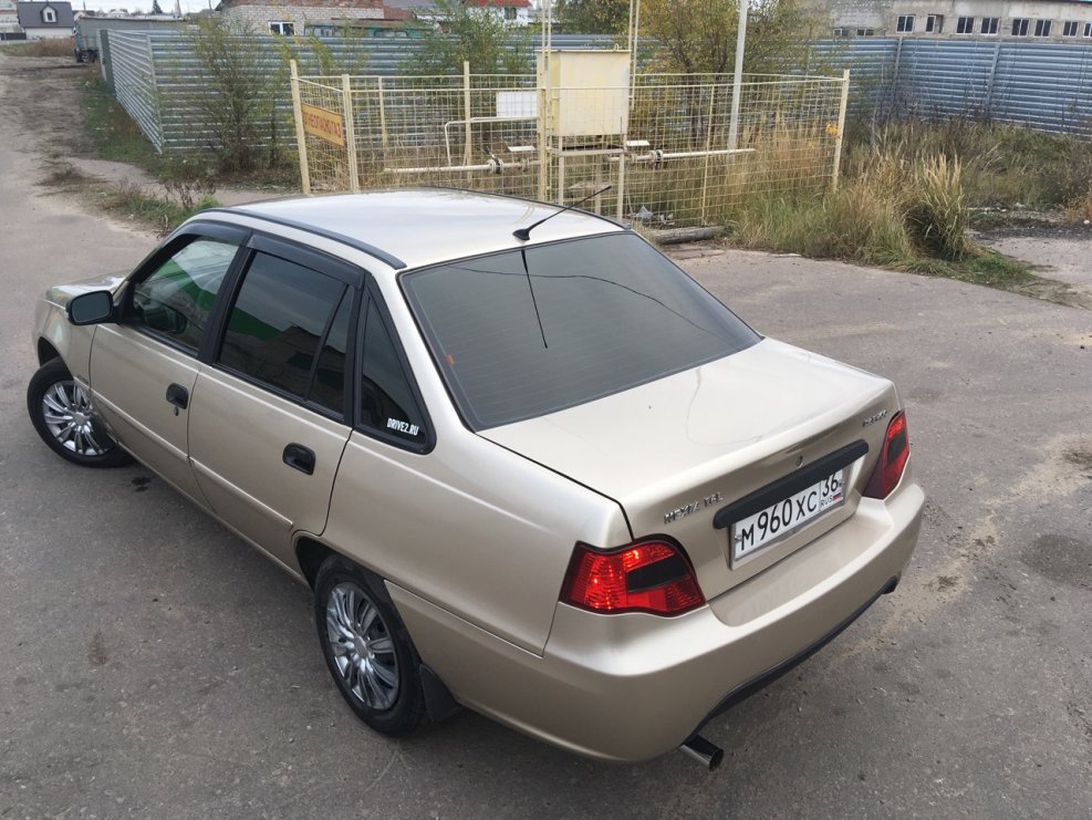 Daewoo Nexia цвет золотистый