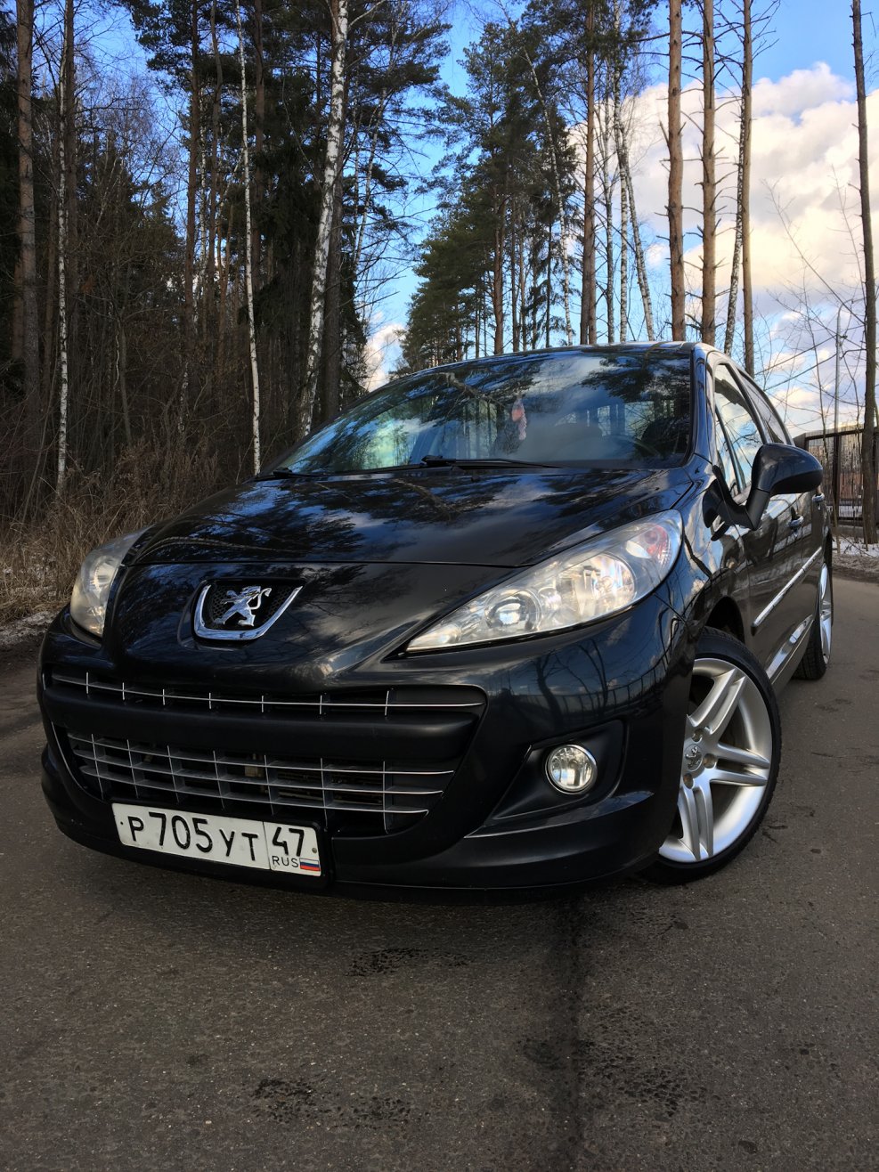 Пежо 207 2011 черный