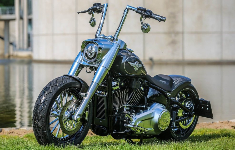 Мотоцикл Harley Davidson чоппер