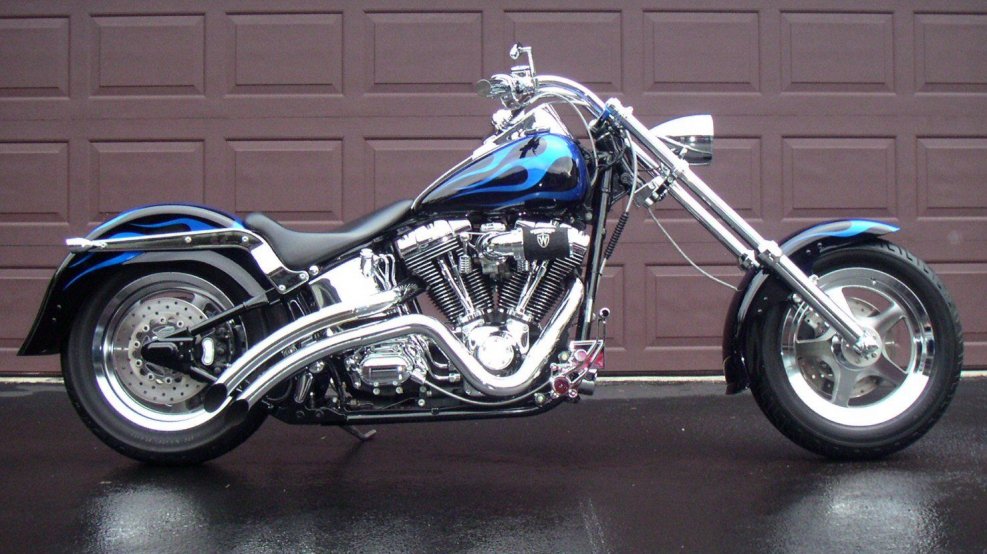 Мотоцикл Harley Davidson чоппер
