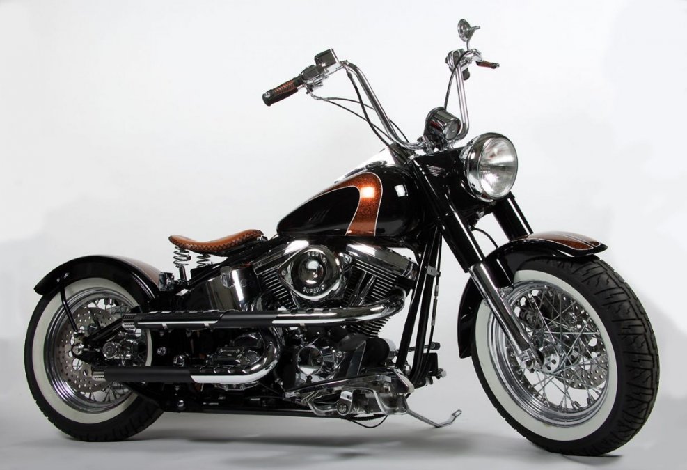 Мотоцикл Harley Davidson чоппер