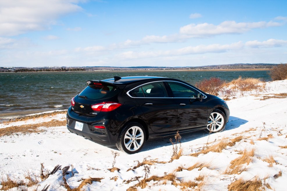 Chevrolet Cruze хэтчбек черный металлик