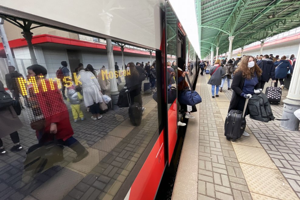 Поезд 721м, Москва — Минск «Ласточка»