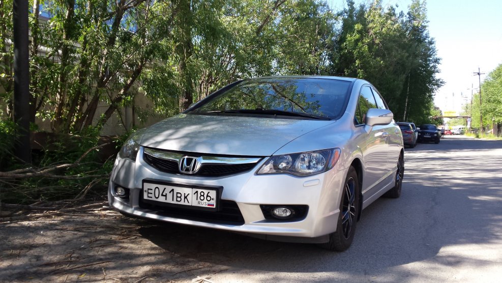Honda Civic 4d серебристый
