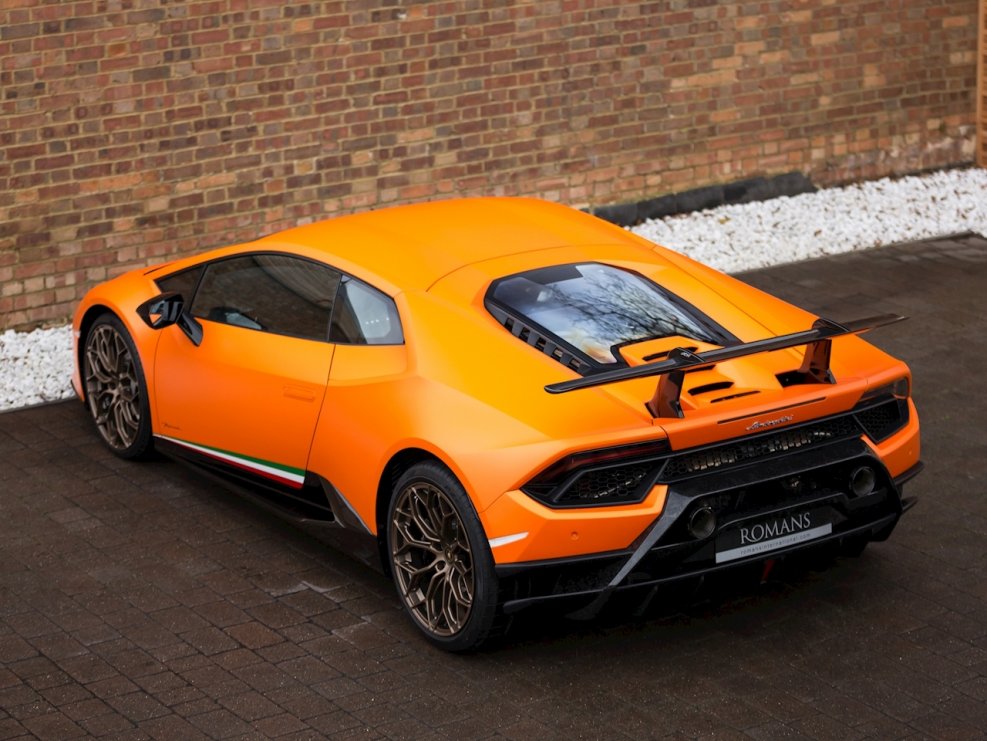 Lamborghini Huracan Performance оранжевая