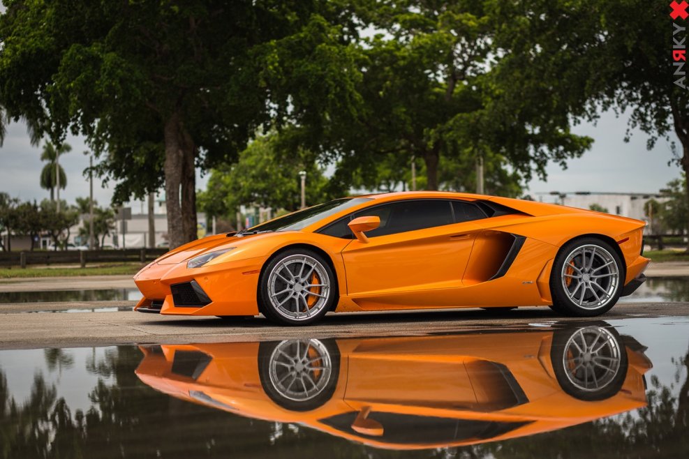 Lamborghini Aventador lp700-4 оранжевый
