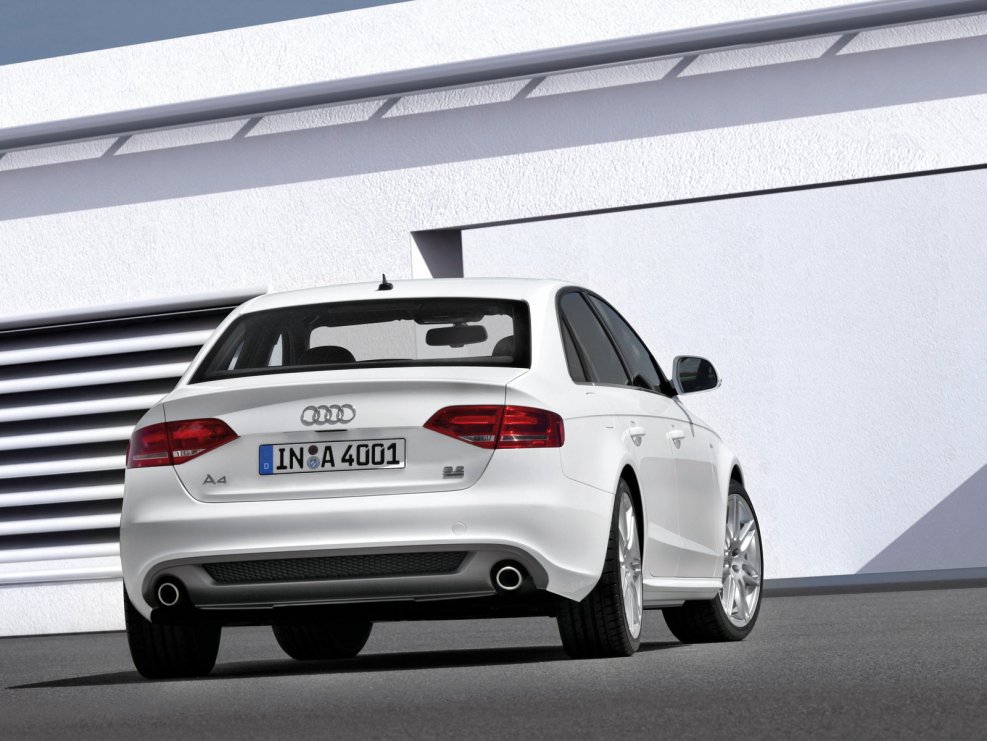 Audi a4 2008 зад