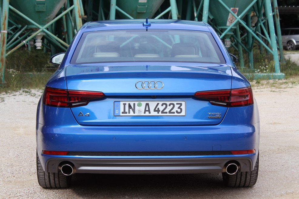 Audi a4 b9 сзади