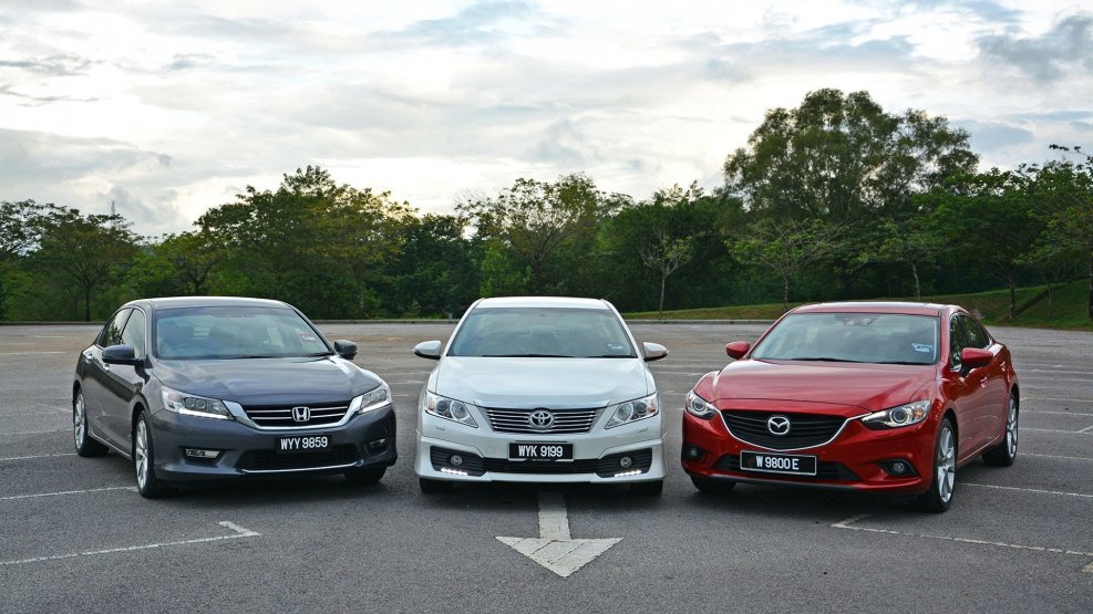 Toyota vs Mazda 6