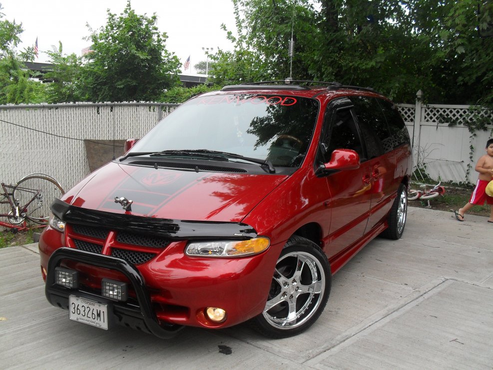 Тюнингованный dodge Caravan