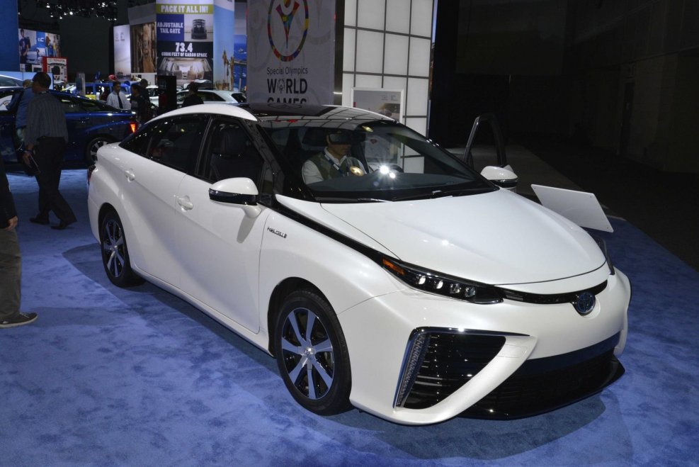 Toyota Mirai 2020 белая