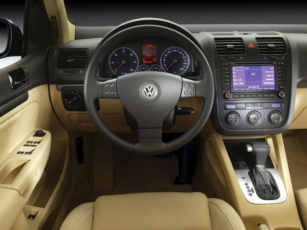 VW Golf 5 салон