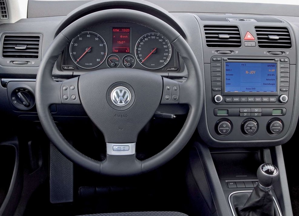 Volkswagen Golf v Interior