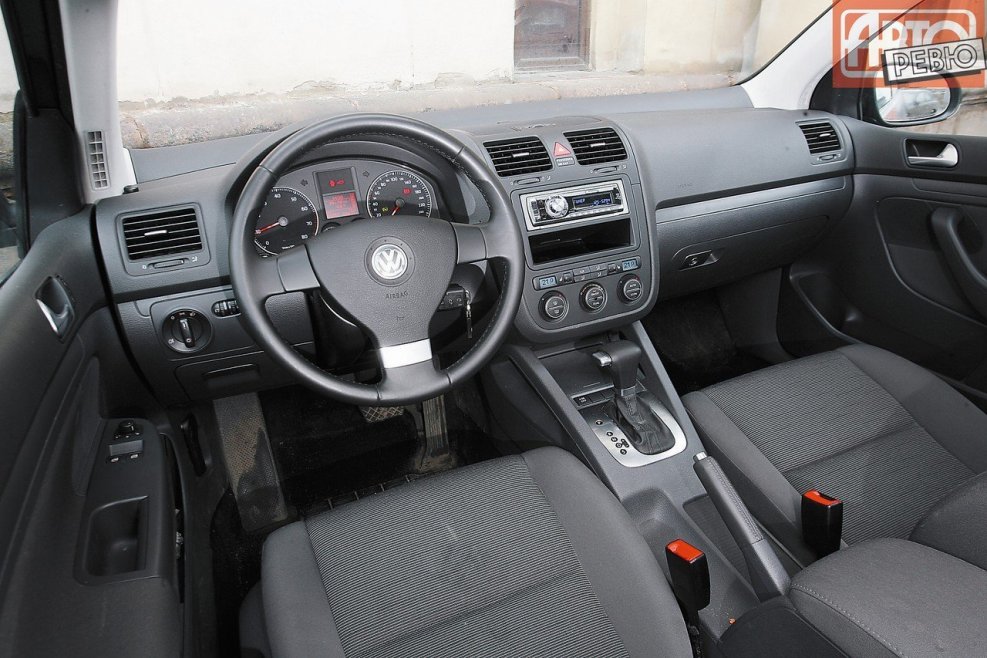 VW Golf 5 салон
