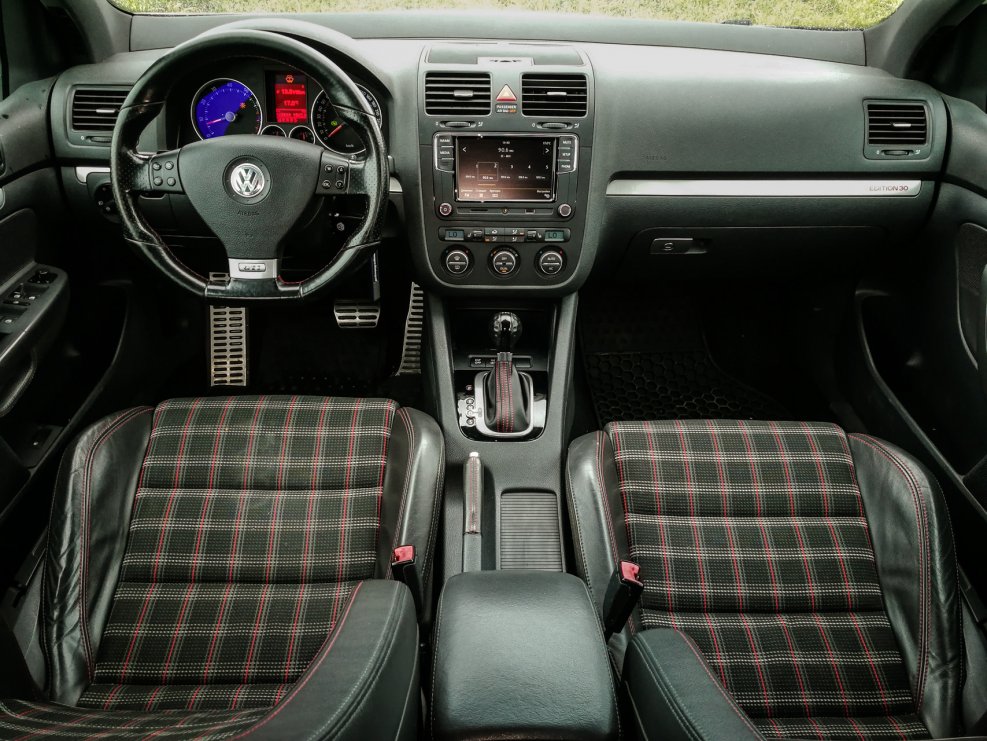 Volkswagen Golf 5 GTI салон