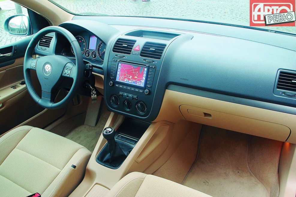VW Golf 2003 салон