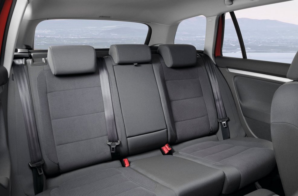 Volkswagen Golf 5 салон сзади