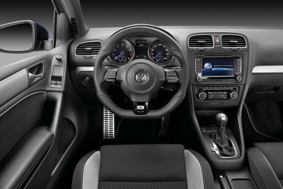 Volkswagen Golf 2010 Interior