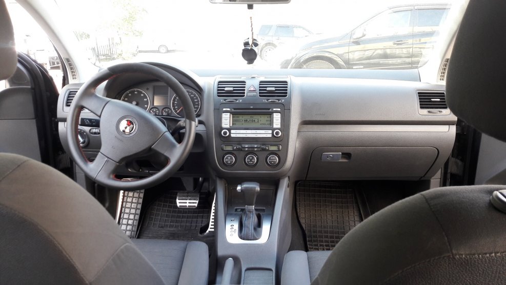 Volkswagen Golf 2008 салон