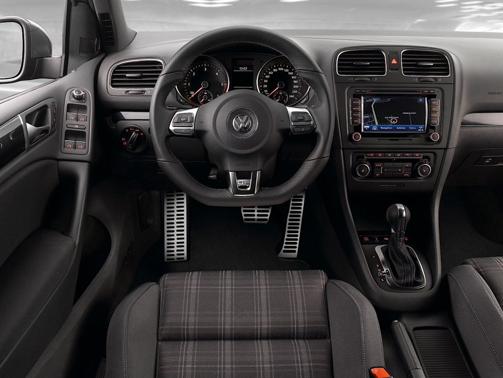 Volkswagen Golf 4 GTI салон