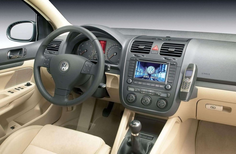 Volkswagen Golf 2005 салон