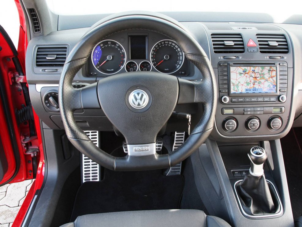Volkswagen Golf mk5 салон