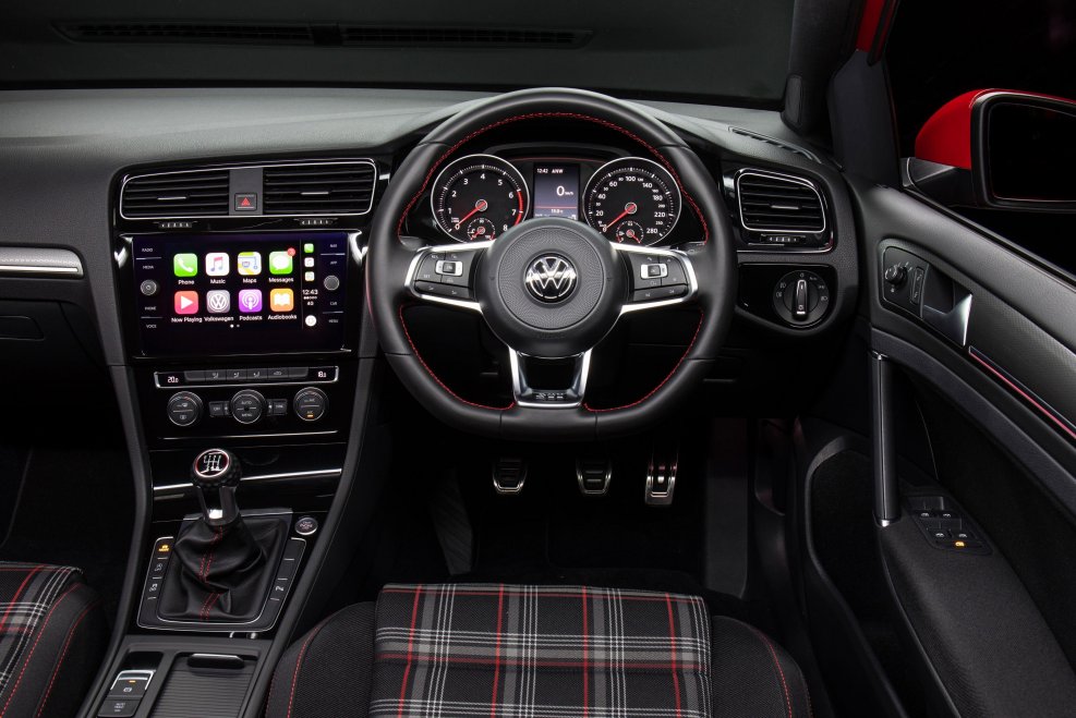 Volkswagen Golf GTI 2017 салон