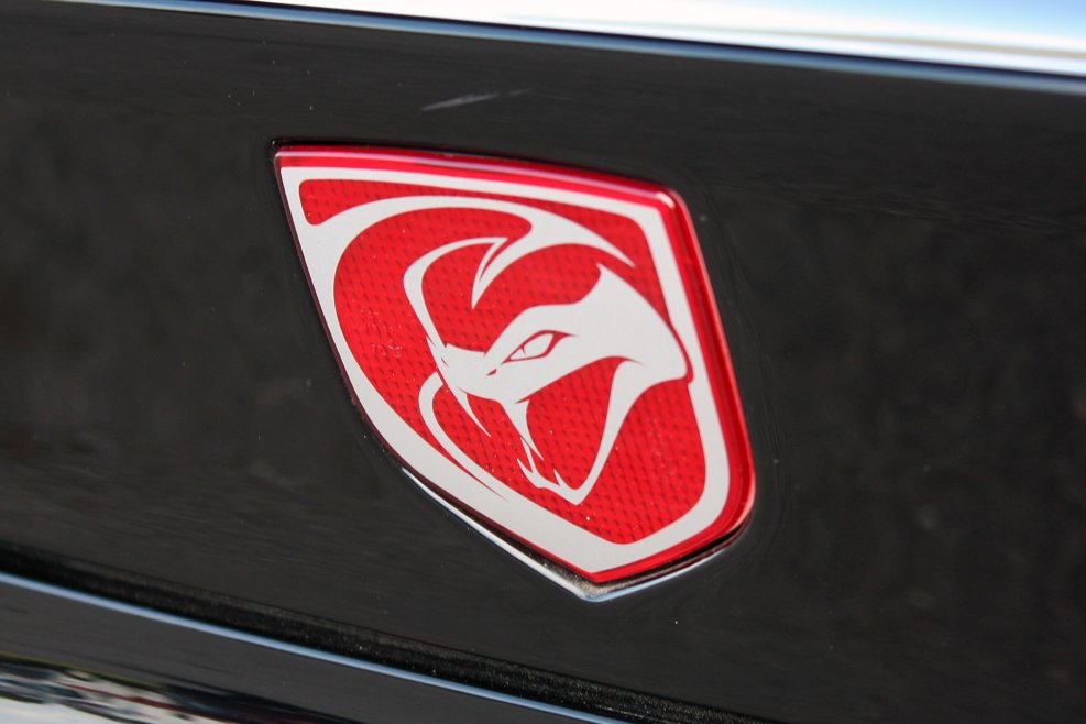 Dodge Viper шильдик