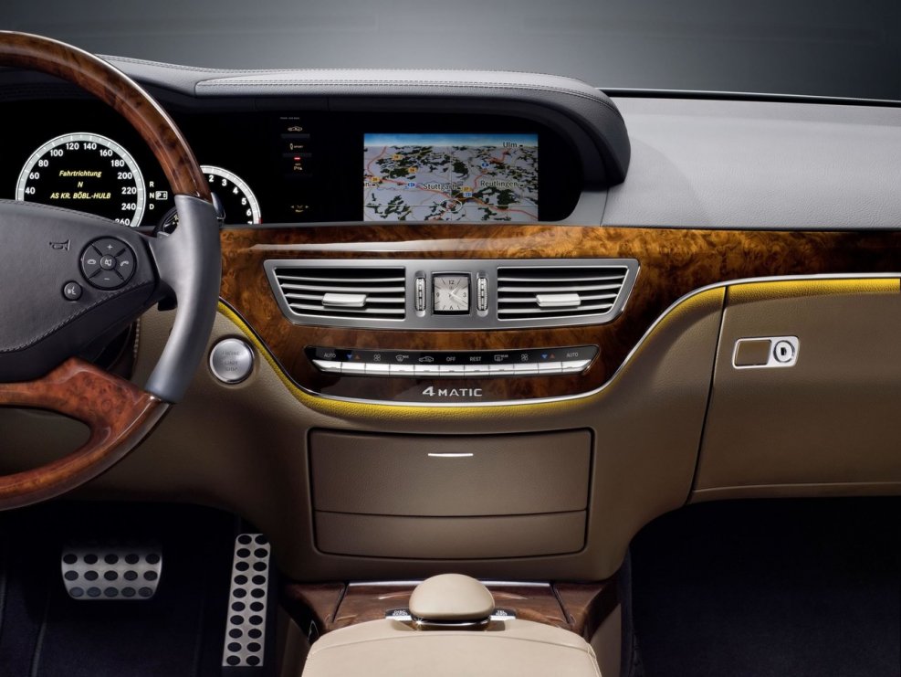 Светло серый салон Мерседес w221