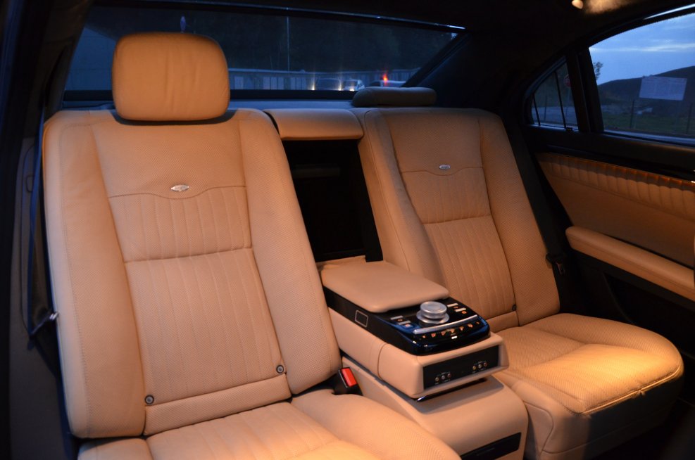 Автомобиль Mercedes Benz w221 салон