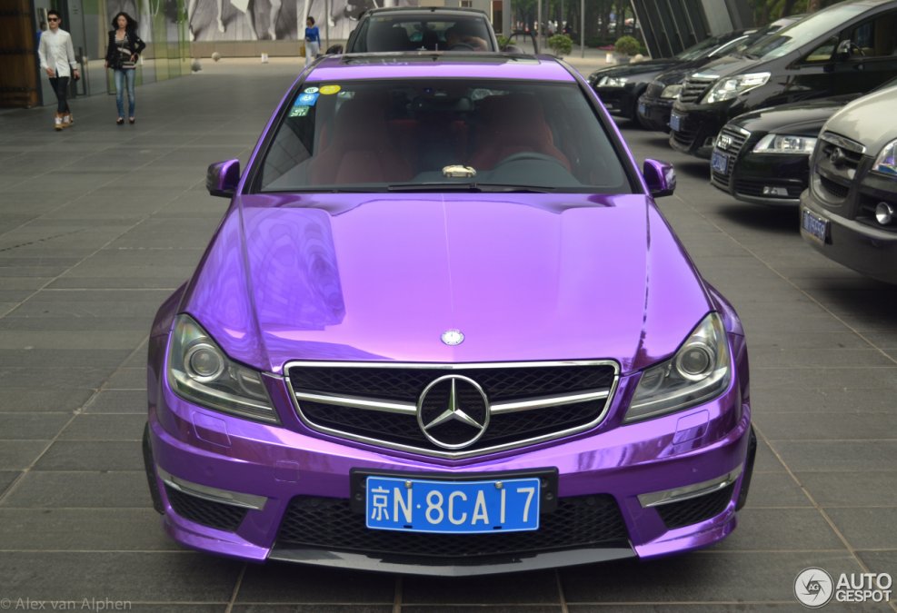 Мерседес c63 AMG фиолетовый