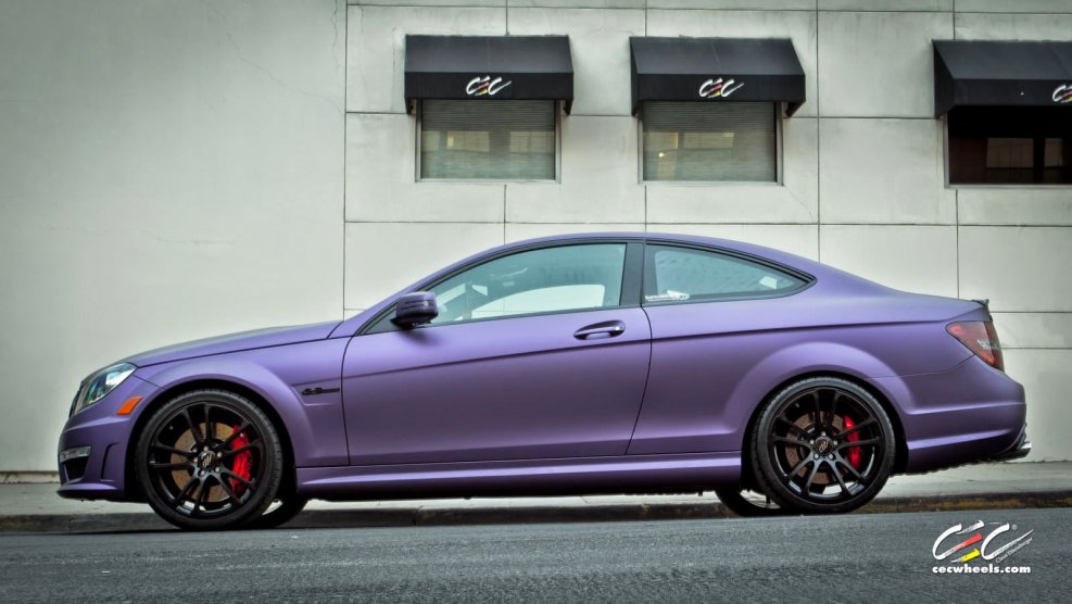 Мерседес c63 AMG фиолетовый
