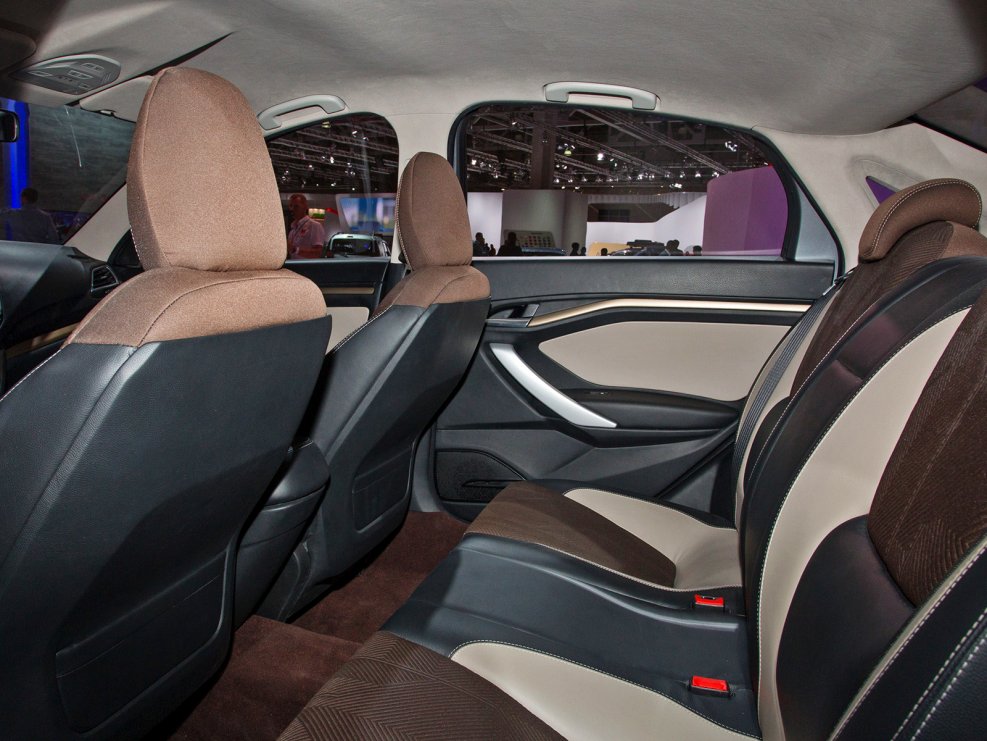 Lada Vesta SW Cross салон