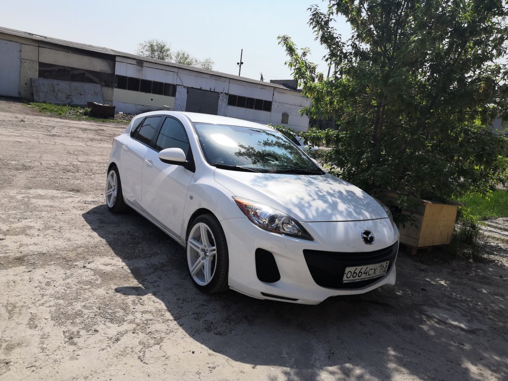 Mazda 3 BL stance