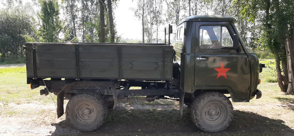 УАЗ 3303 В лесу