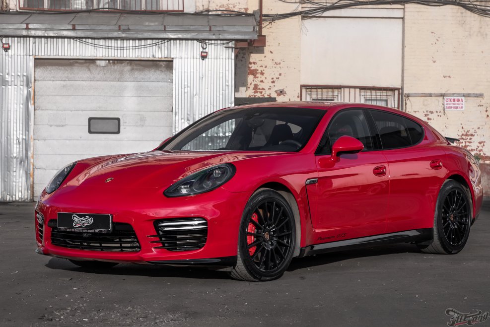 Porsche Panamera GTS Red