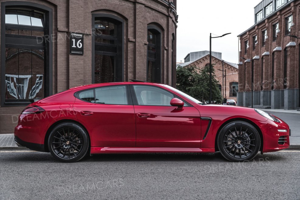 Porsche Panamera 4s Red